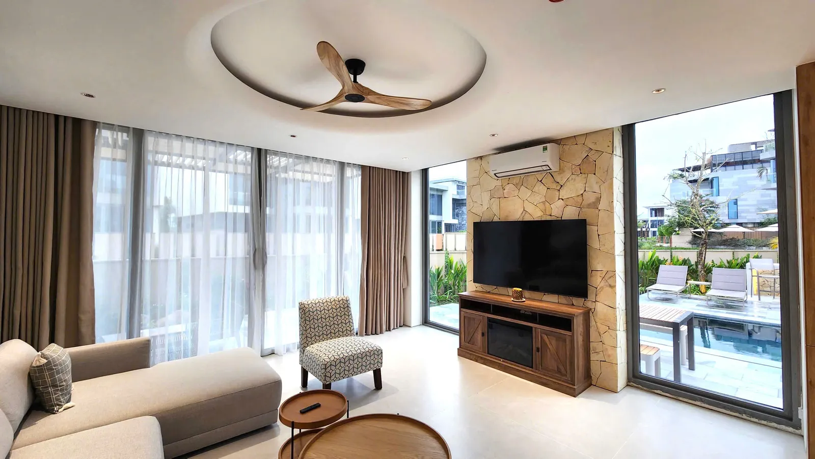 Regal Victoria Garden Retreat 4BR — Near Golf